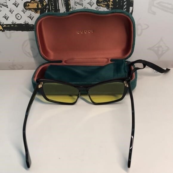 New Authentic Gucci GG626S 002 Sunglasses – Black Frame with Yellow Lenses ✨ - Picture 12 of 13
